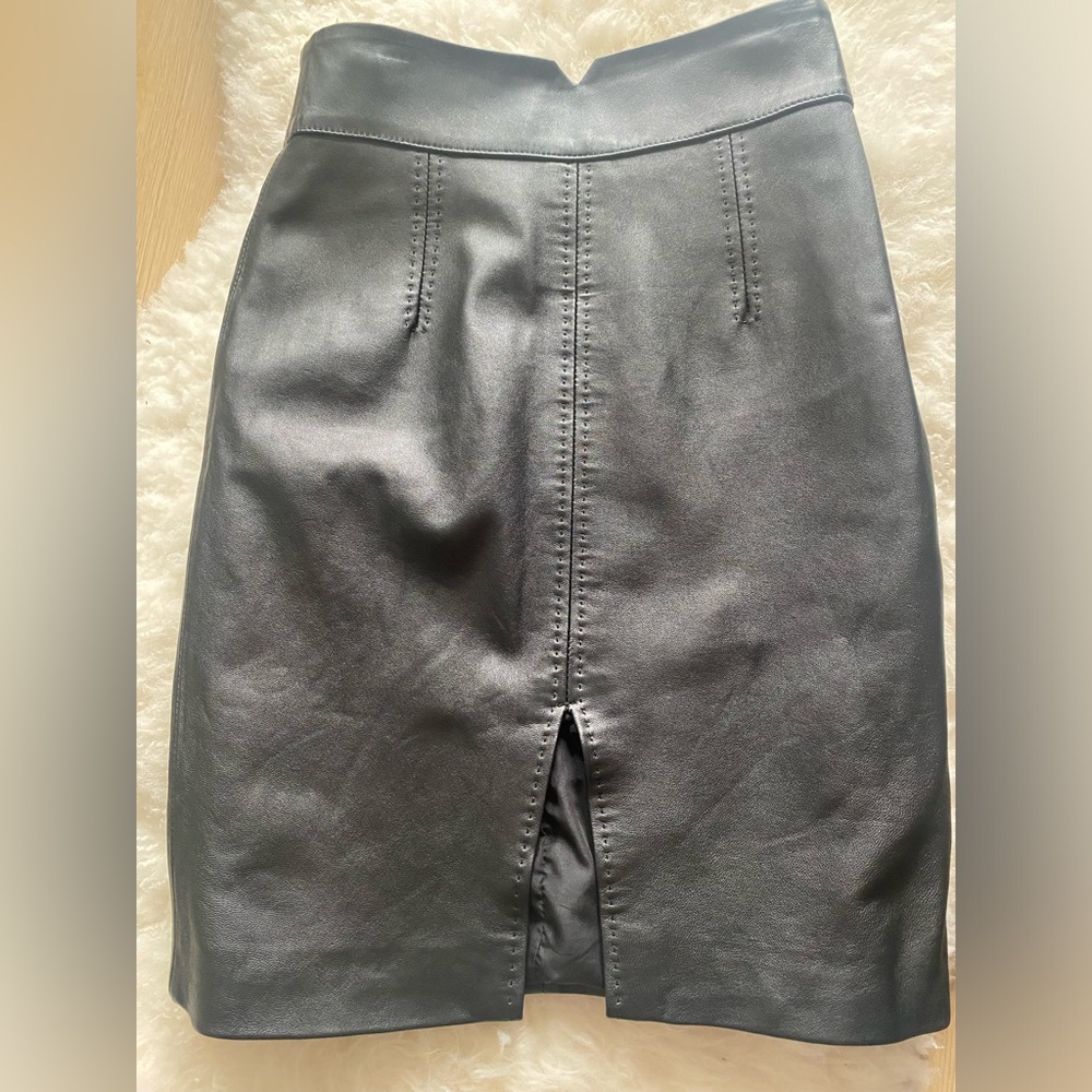 Classic Black Leather Pencil Skirt - Sleek Work-to-Weekend Style